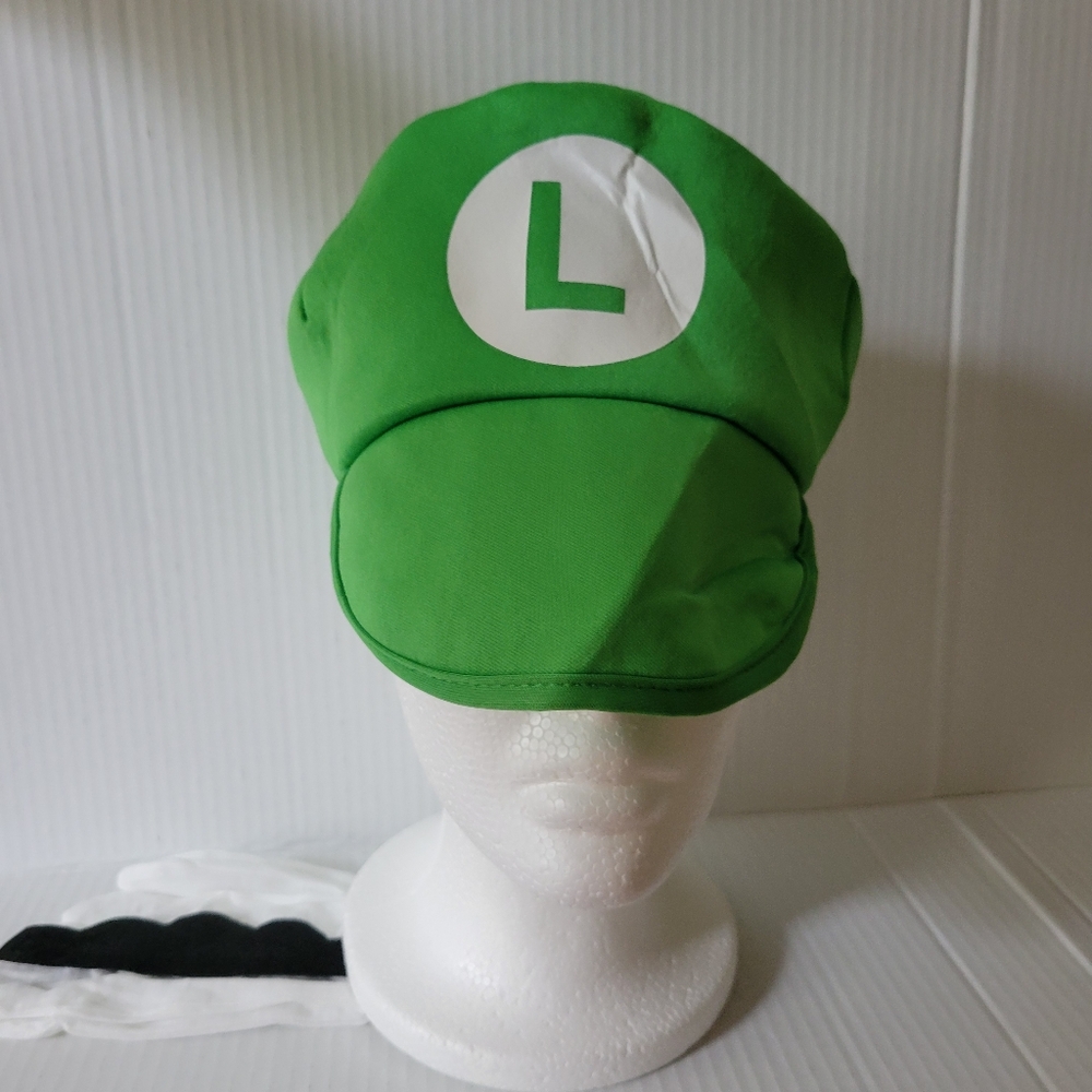 Halloween Costume. LUIGI- MARIO BROS. sz Large. Hat, Mustache and gloves incld.
